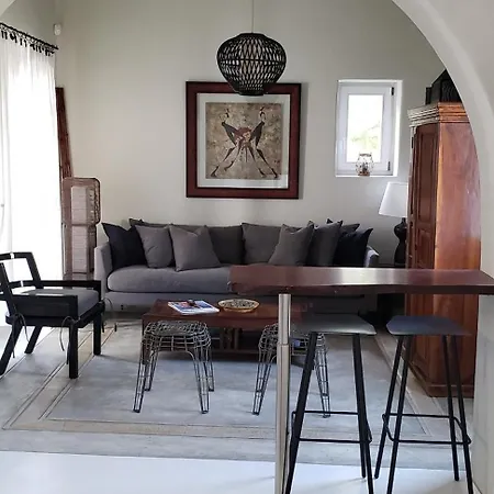Apartment Pleiades Modern With Shared Pool In
